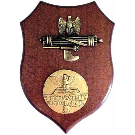 Libro e moschetto fascista perfetto