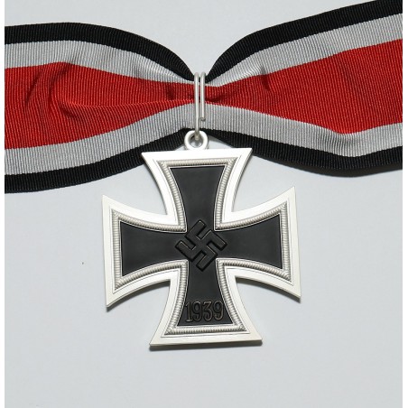 Meta title-insignia