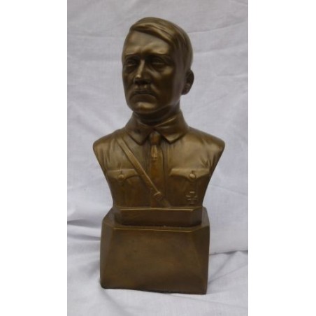 Busto in resina colata a freddo di Adolf Hitler. Rifinito in bronzo. La statua  alta 22 cm