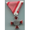 Croce d oro al merito Goldenes Verdienstkreuz con nastrino di guerra. Dimensioni 50x80 mm. Finitura argento invecchiato