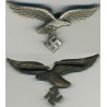 Aquila da cappello in metallo.