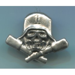 Badge of the assault troops of the 11 Infantry Division Sturm Baon. Dimensions: 30x25 mm