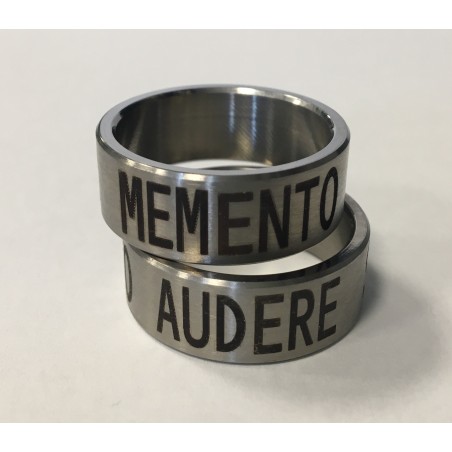 Anello in acciaio anallergico con incisione a laser memento audere semper euro 10. Misure 19mm 20mm 22mm 26mm 30mm 32mm 34mm
