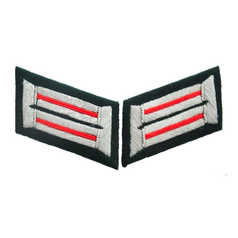 Heer artillery officer collar tabs. Dark green background Heer artillery officer collar tabs. Dark green background