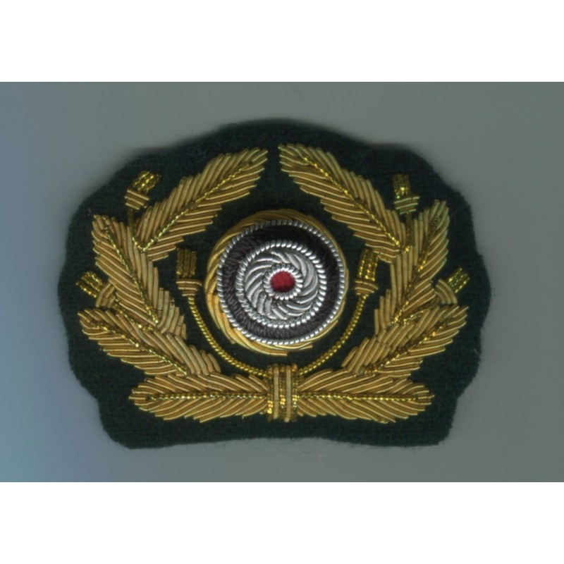 Bullion oakleaf wreath and cockade for visor caps. Made with gold bullion wire on a dark green backing Bullion oakleaf wreath and cockade for visor caps. Made with gold bullion wire on a dark green backing