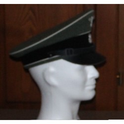  black leather peak and comes complete with leather chin strap